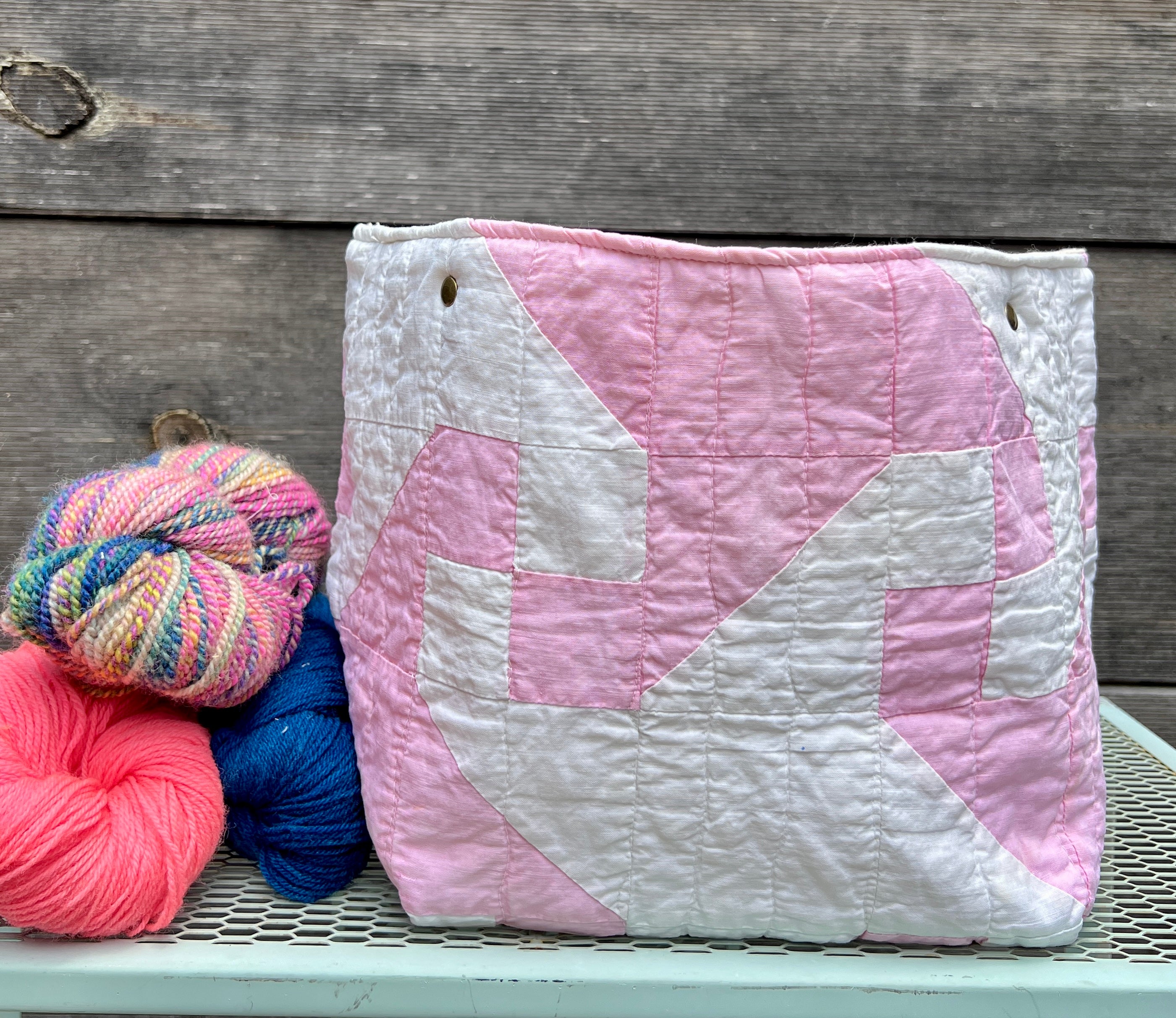Quilt Bin (Pink Snail's Trail)