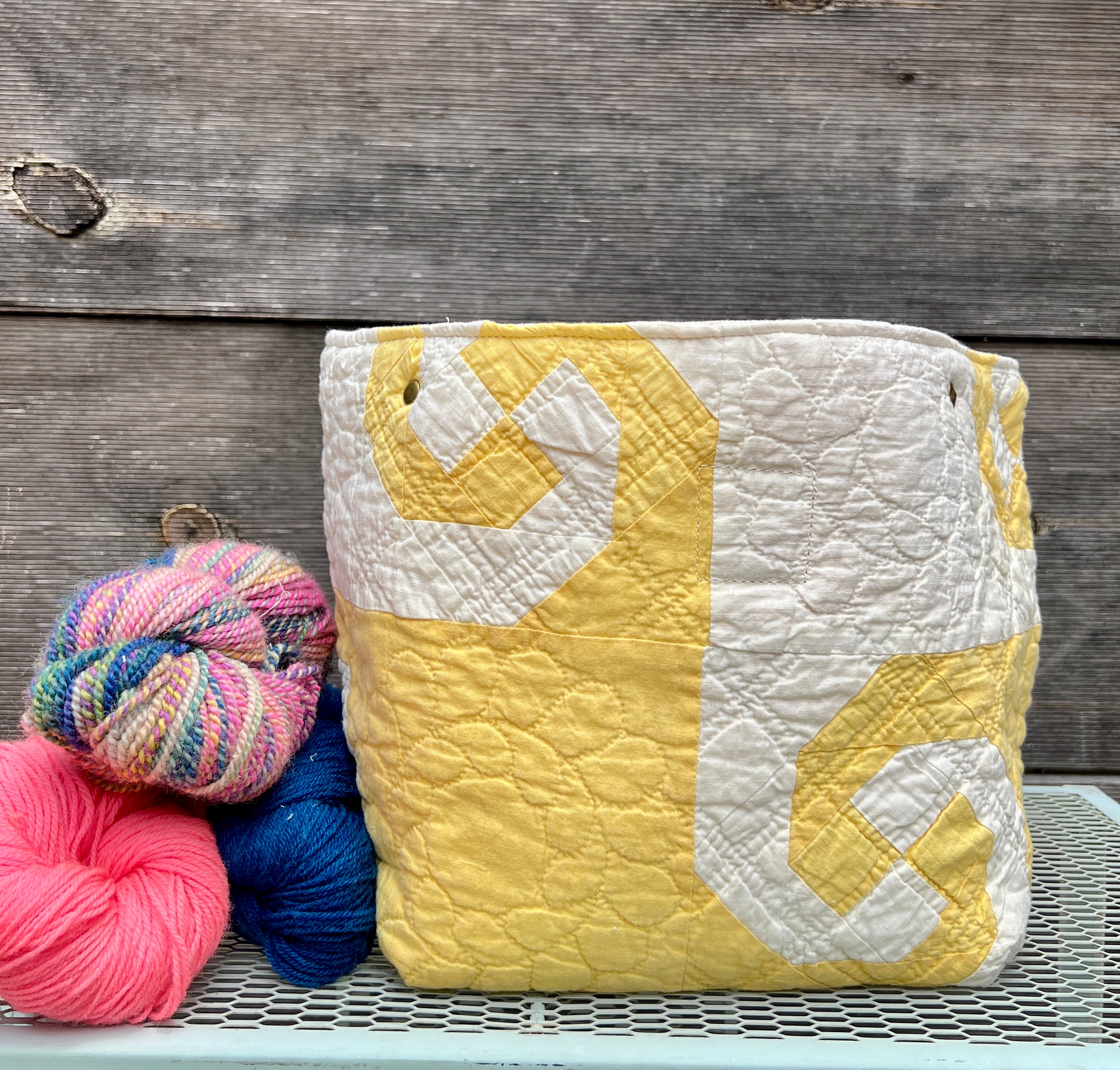 Quilt Bin (Yellow Snail's Trail)