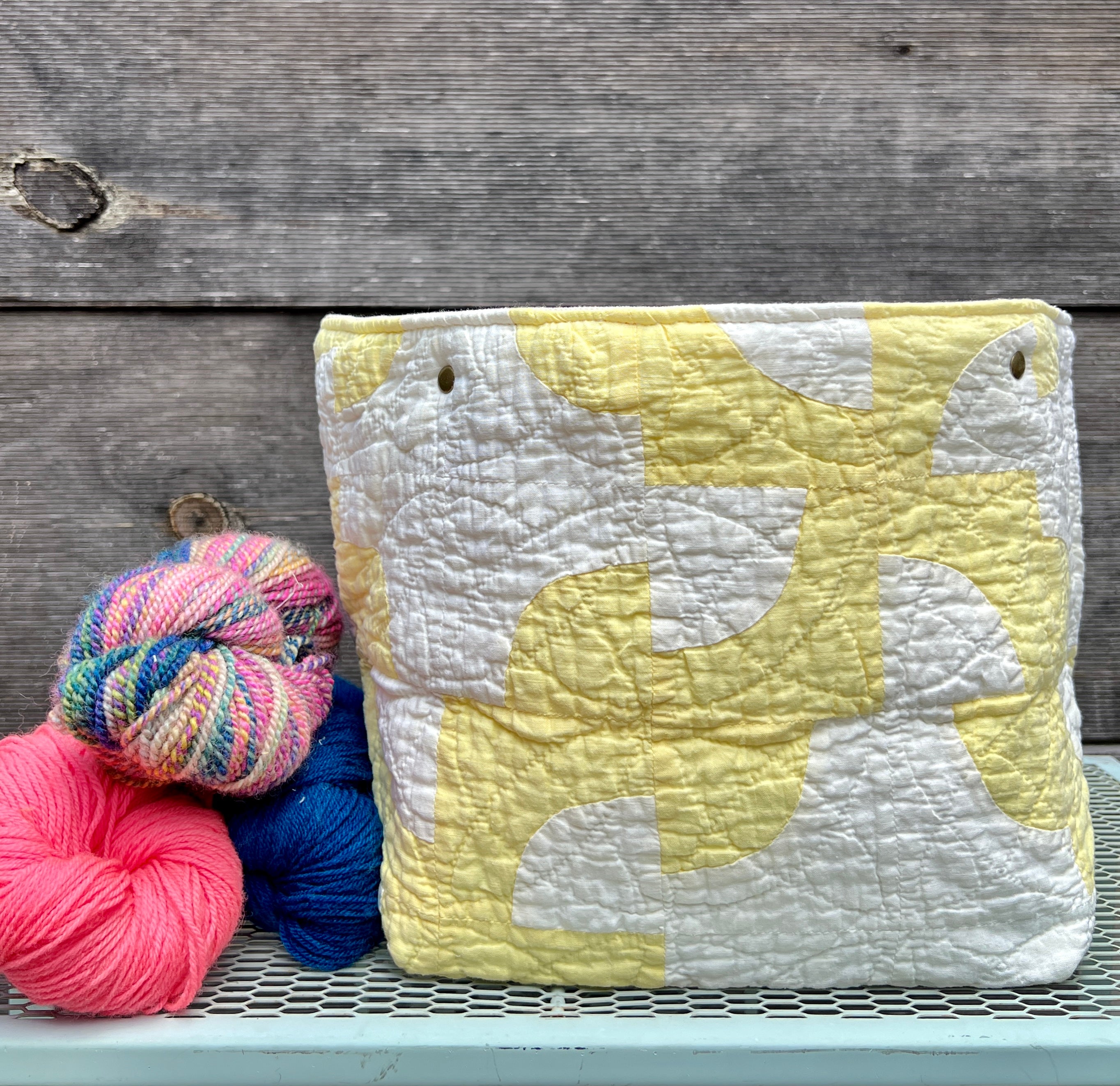 Quilt Bin (Yellow Drunkard's Path)