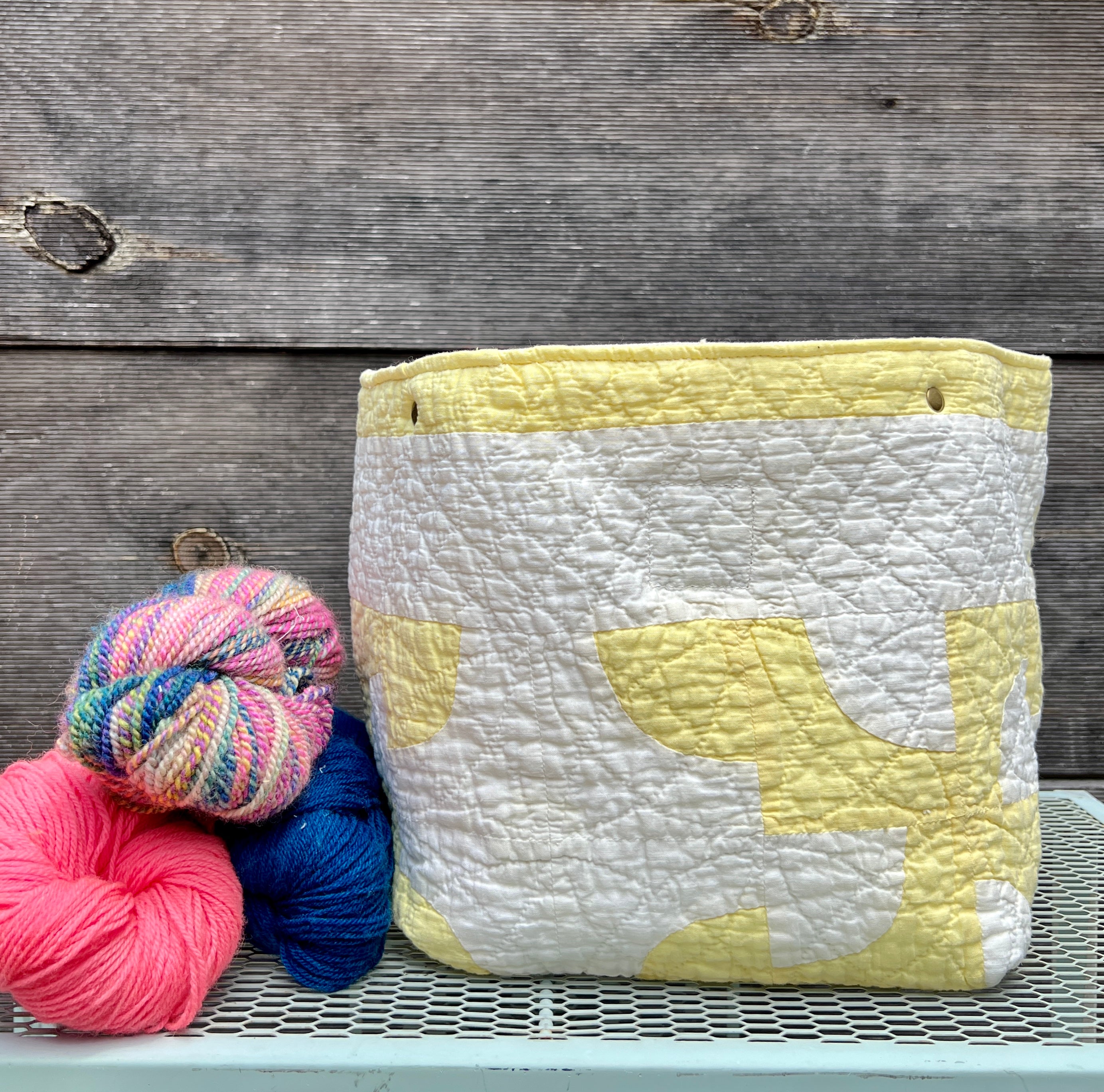 Quilt Bin (Yellow Drunkard's Path)