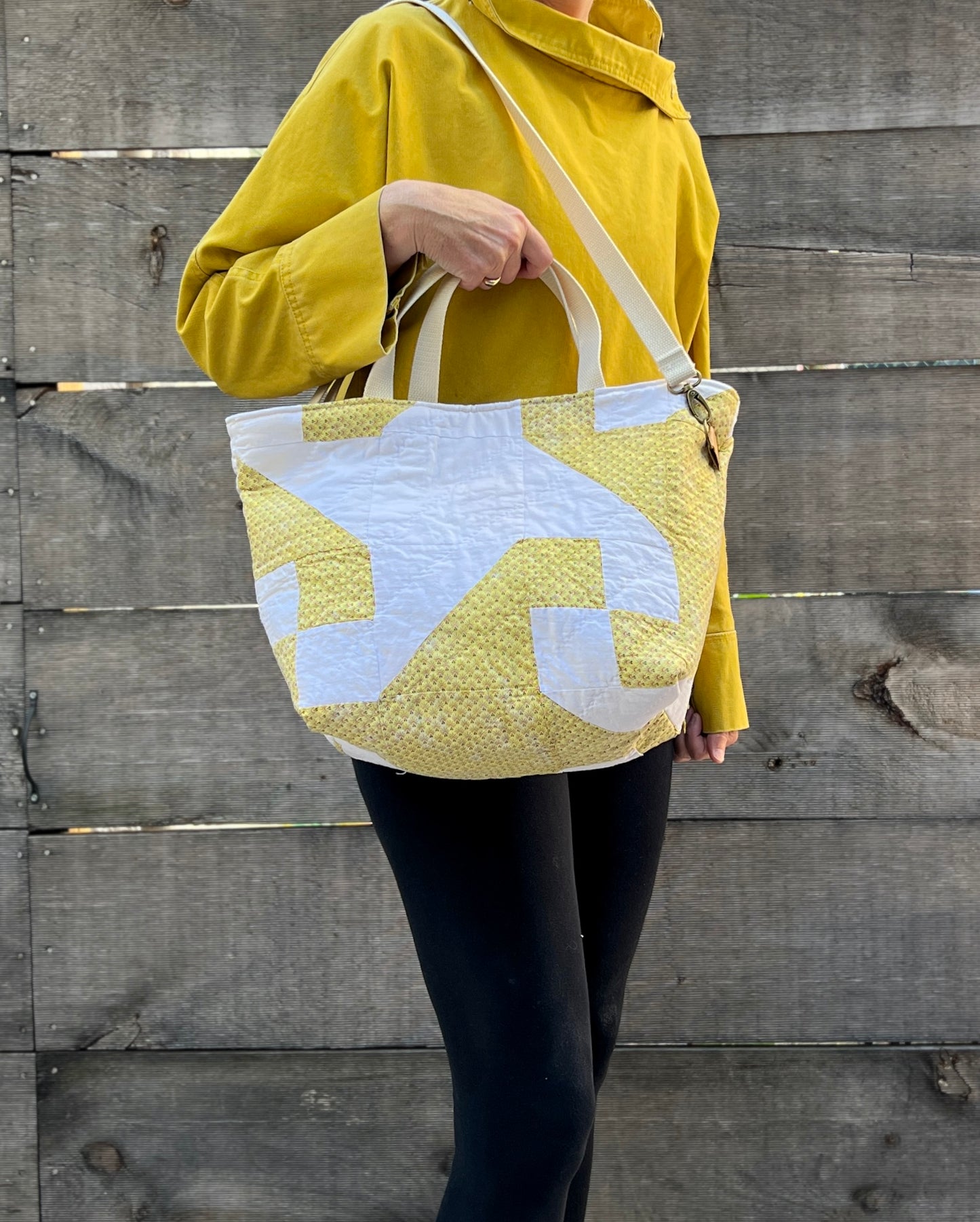 Studio Tote 2.0 - Yellow Snail's Trail